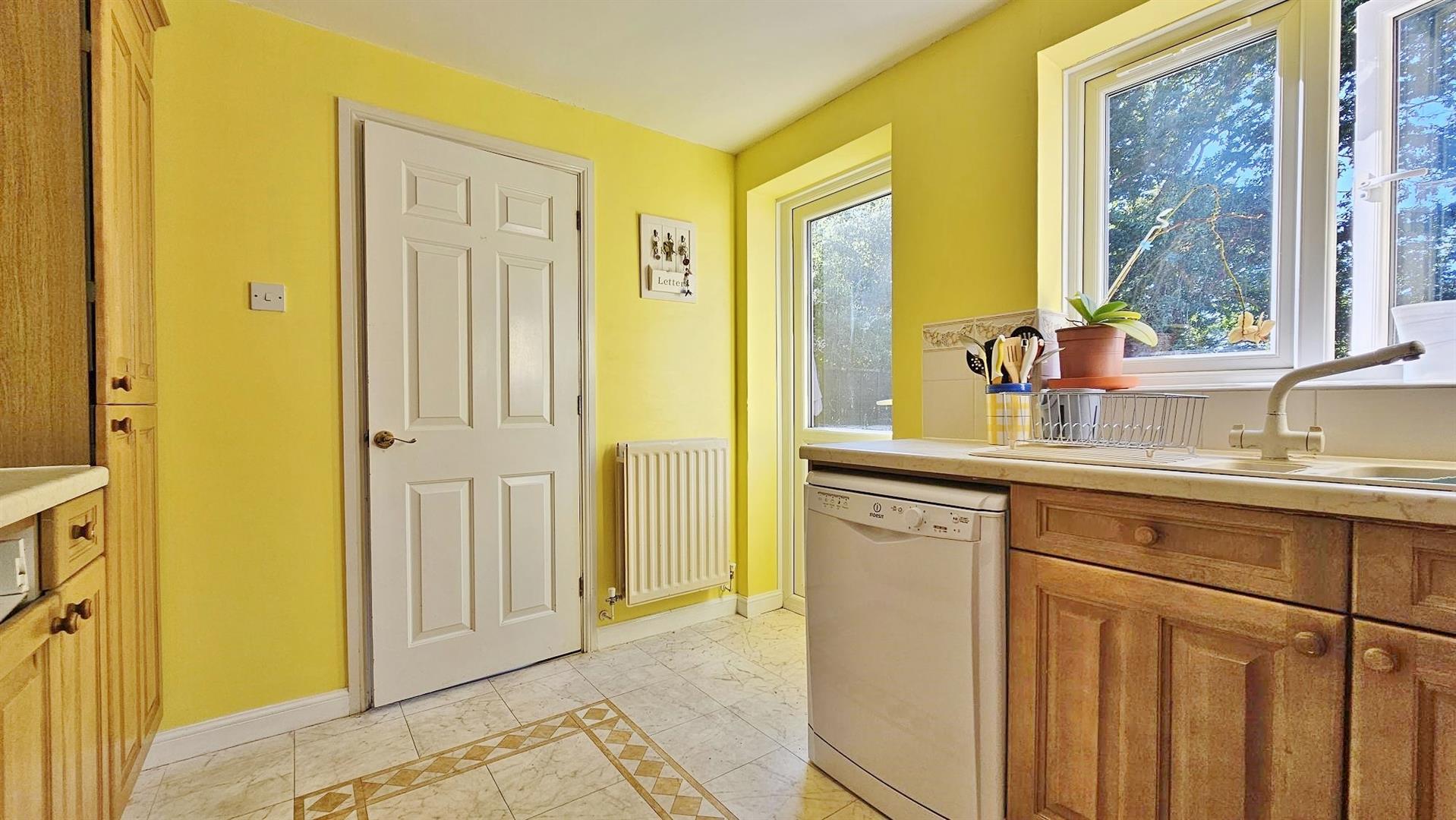 Peake Avenue, Kirby Cross, FrintonOnSea Sheen's